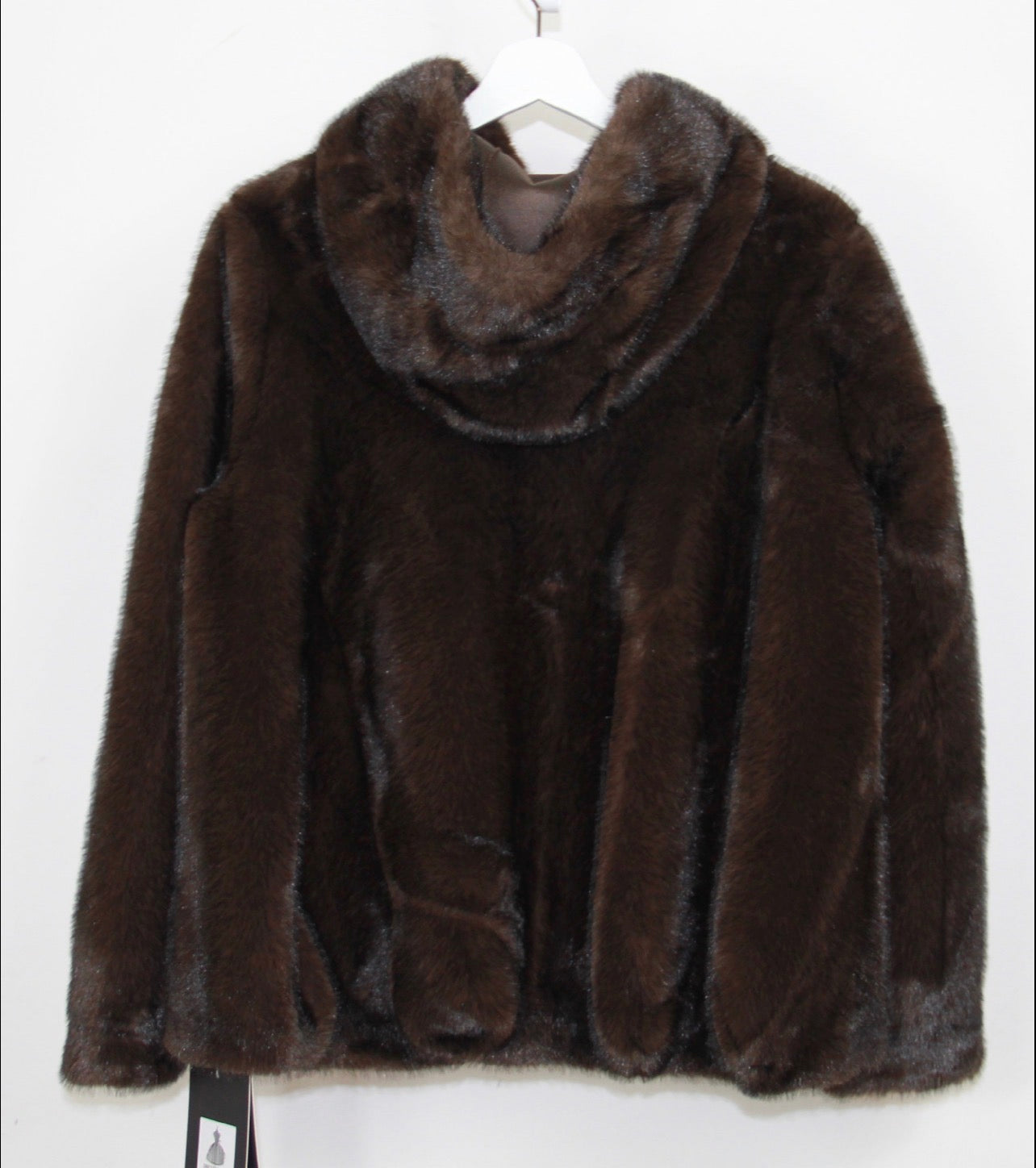 Ecofur cappuccio e bottone gioiello