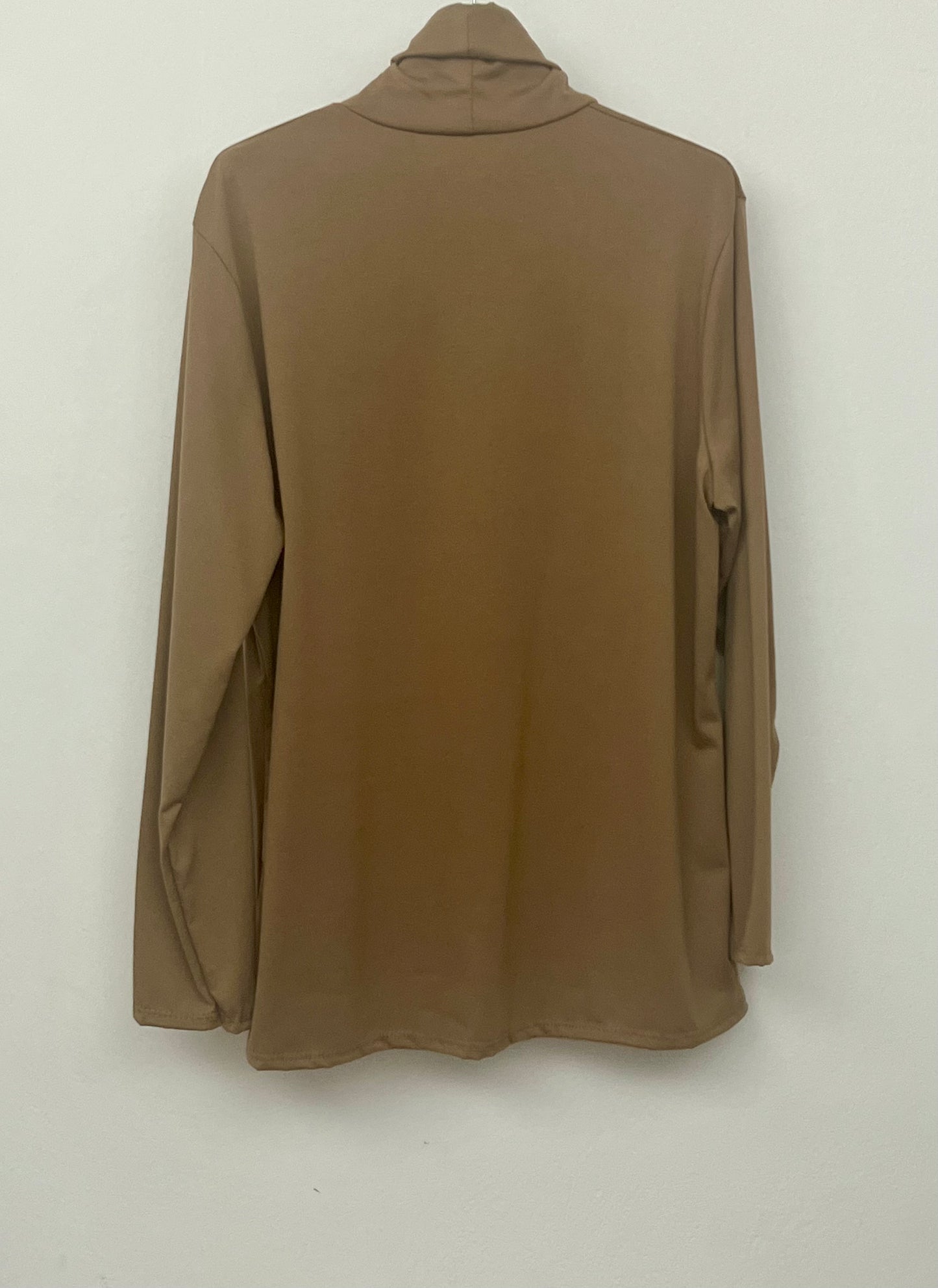 Basic collo alto color cammello