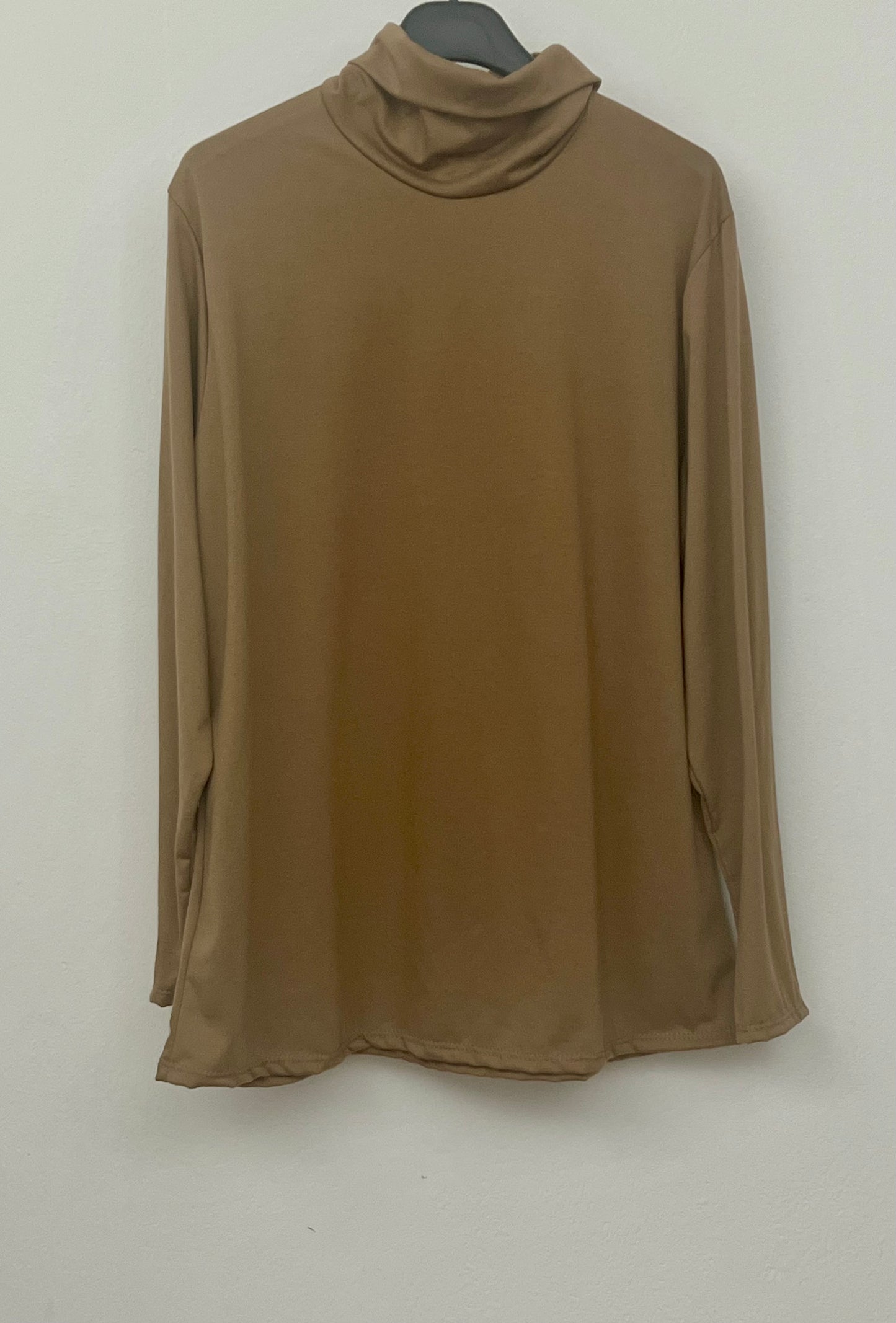 Basic collo alto color cammello