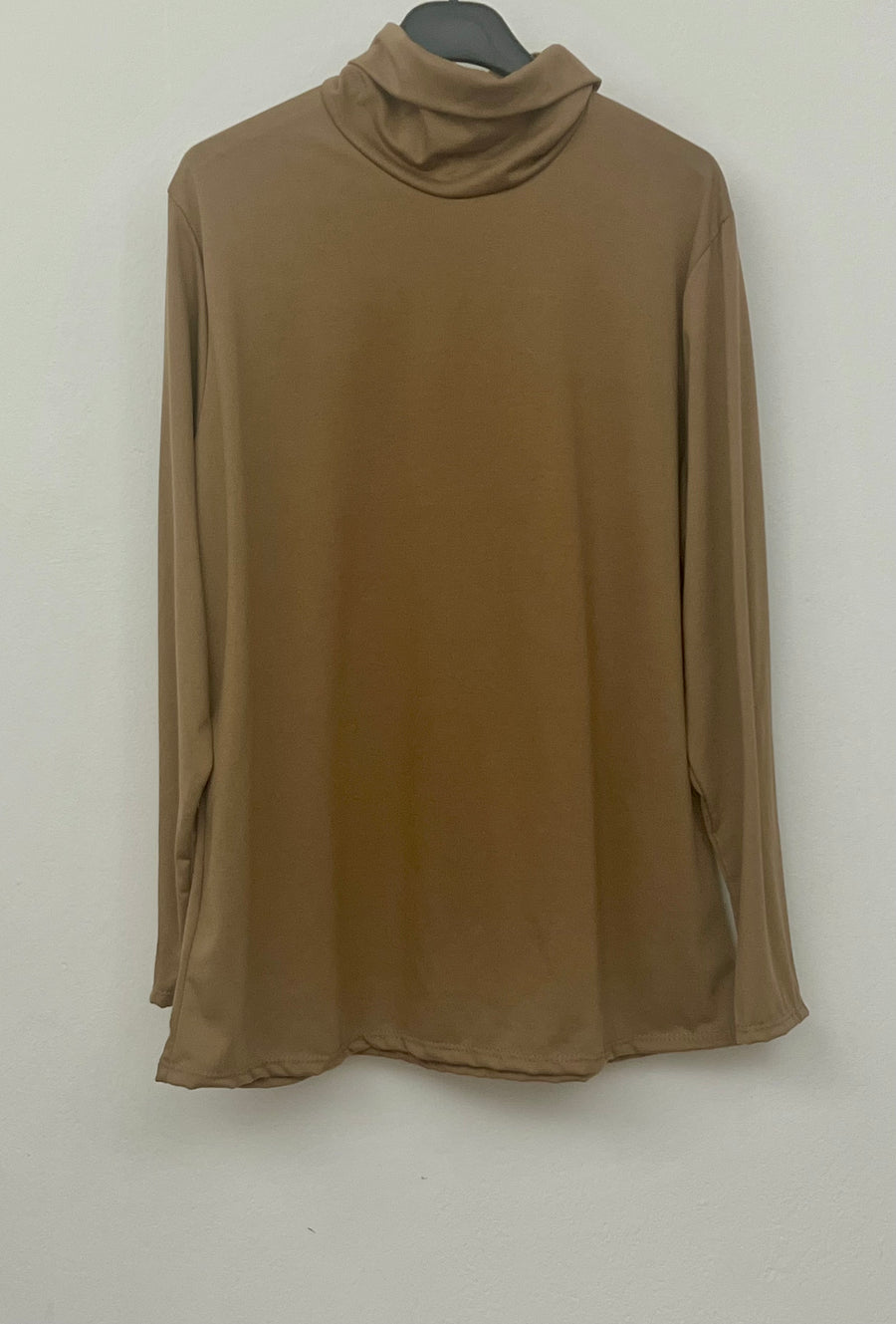 Basic collo alto color cammello