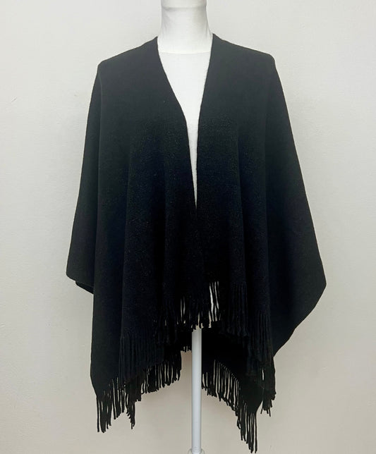 Mantella nera con frange