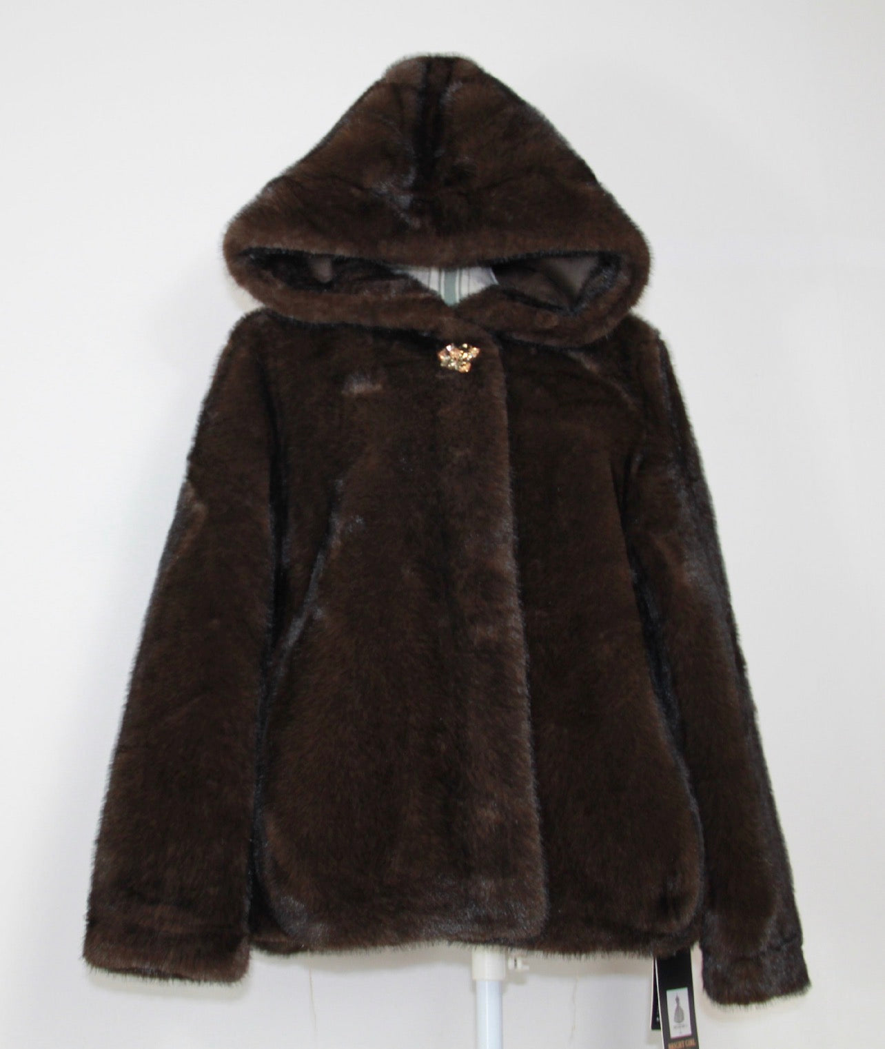 Ecofur cappuccio e bottone gioiello